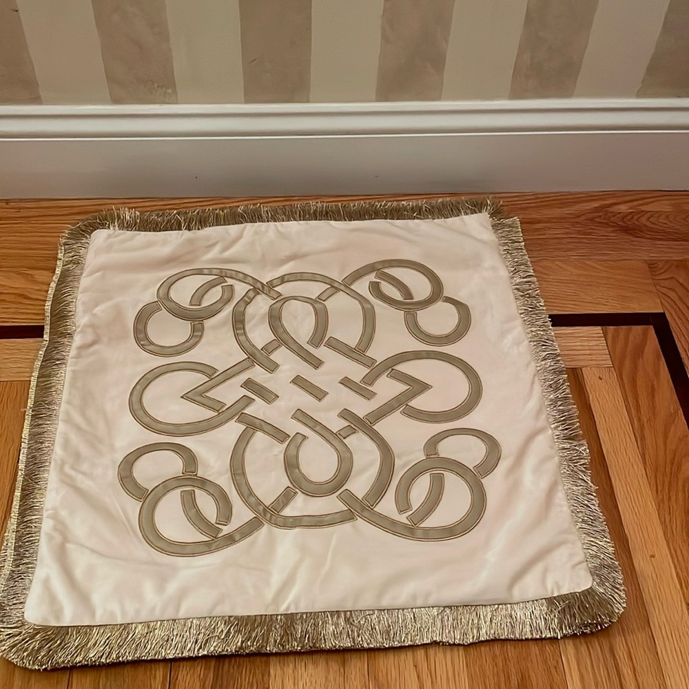 Velvet with design pillow shames